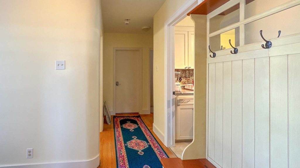1704 10 Ave S Upstairs 1