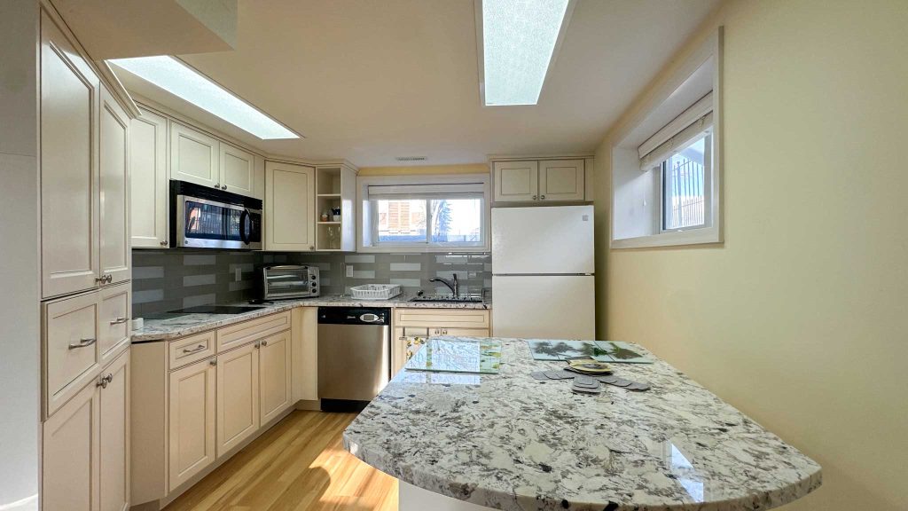 1704 10 Ave S Downstairs 1